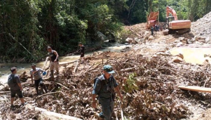Gakkum KLHK Amankan 1 Unit Ekskavator dan 4 Orang Pelaku PETI di Kabupaten Gorontalo