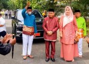Pjs. Bupati Gorontalo Sukri Botutihe Diterima dengan Prosesi Adat Mopotilolo