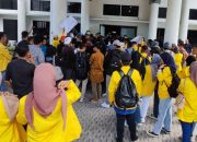 Flash News! Puluhan Mahasiswa Gelar Unjuk Rasa di DPRD Kabupaten Gorontalo, Ini Tuntutannya