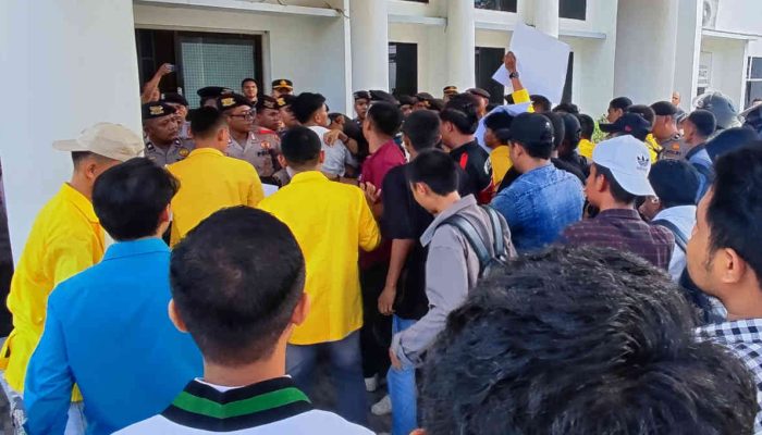 Mahasiswa Desak DPRD Bentuk Pansus Dugaan Gratifikasi Direktur BSG dan Kadis PMD
