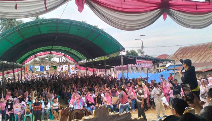 Tomilito Bergema! Ribuan Massa Sambut Kampanye Pasangan Romantis