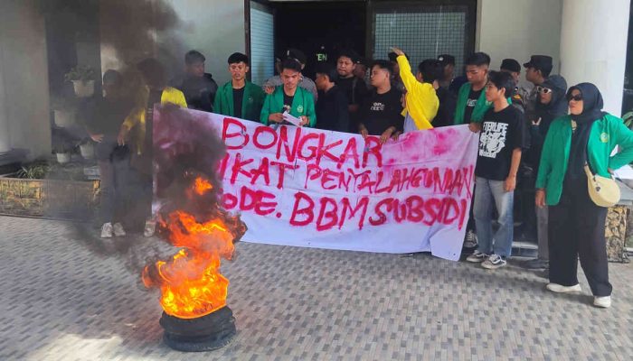 Mahasiswa Geruduk DPRD Kabupaten Gorontalo, Desak Investigasi SPBU Nakal