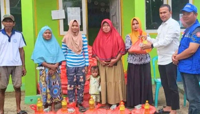 Banjir Landa Desa Molonggota, Faksi PDIP Gorontalo Utara Salurkan Bantuan Korban