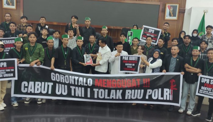 Kecam UU TNI-Polri, Mahasiswa HMI Serahkan Naskah Akademik ke Deprov