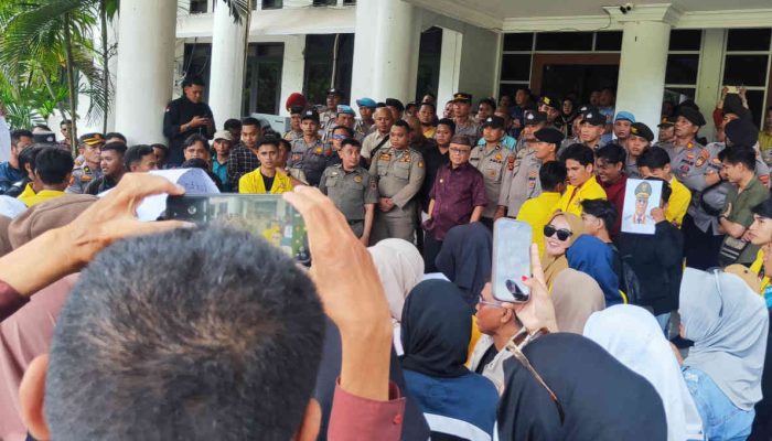 Tagih Janji Perbaikan Jembatan, Mahasiswa Kembali Geruduk Kantor Bupati Gorontalo