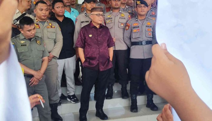 Didemo Mahasiswa dan Warga, Sofyan Puhi Janji Bakal Segera Perbaiki Jembatan Pulubala