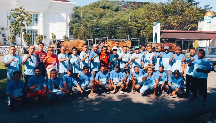 Sekretariat DPRD Provinsi Gorontalo Sembelih 12 Ekor Sapi Kurban di Hari Ketiga Idul Adha
