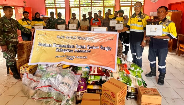 Bantu Korban Banjir, Tim Pani Gold Project Salurkan Paket Bahan Makanan Ke Desa Tuweya