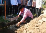 Pj Sekda Kabupaten Gorontalo Letakkan Batu Pertama Mesjid Bolihuanga