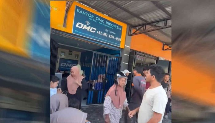 Ibu Ngamuk di Kantor OMC Palu, Teriak Minta Uangnya Kembali
