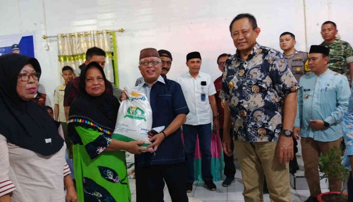 Gubernur dan Bupati Gorontalo Salurkan Bantuan Beras CPP di Limboto