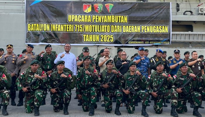 Thomas Mopili Sambut Hangat Kepulangan 450 Prajurit Satgas Pamtas RI-PNG