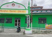 Bupati Tojo Una-Una Salurkan Rp100 Juta untuk Rehabilitasi Masjid