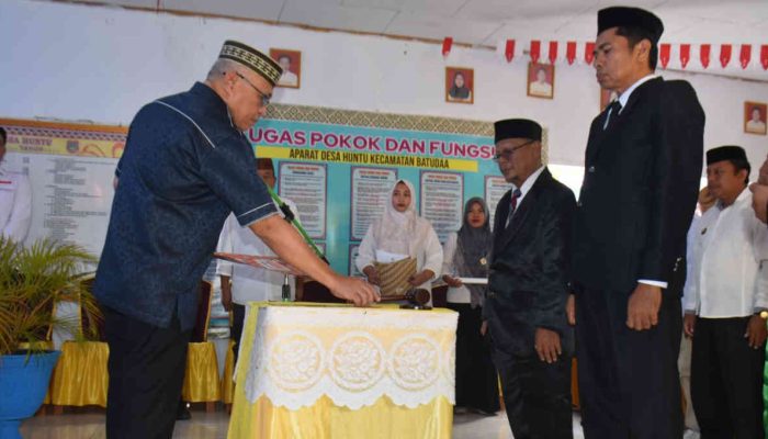 Sofyan Puhi Kukuhkan PAW BPD Desa Bua dan Huntu