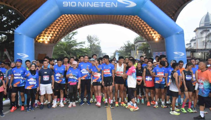 Ribuan Peserta Meriahkan Merdeka Run 8K di Limboto