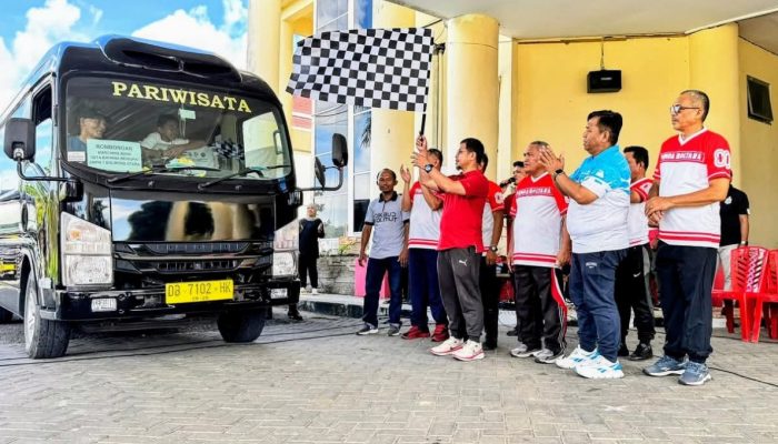 Bupati Sirajudin Lepas Marching Band SMPN 1 Bolmut ke Festival Gorontalo