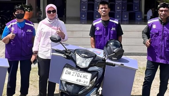 Femmy Udoki Wujudkan Aspirasi, Pedagang Ikan Bone Bolango Terima Motor Cool Box