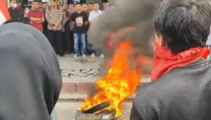 Ratusan Mahasiswa Geruduk DPRD Kabupaten Gorontalo