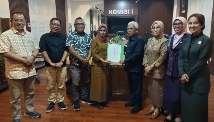 Serahkan SK Timsel KPID, Komisi I Deprov Harap Proses Seleksi Berjalan Objektif dan Profesional