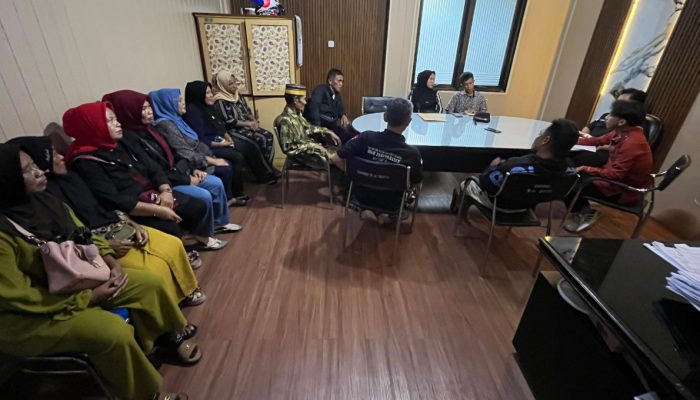 Warga Juriya Datangi DPRD Kabupaten Gorontalo, Desak Pemda Terima Investor Tambang