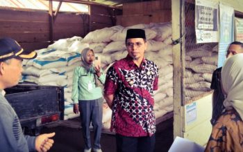 Sidak Sejumlah Agen Pupuk, Bupati Bolmut Larang Jual Harga Lama