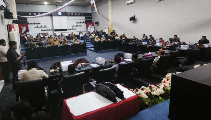 Komunikasi Dinilai Buruk, Sugondo Makmur Babak Belur Dihujani Protes DPRD