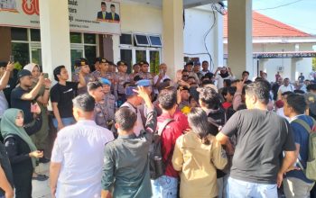 Gelar Demo, AMPD Desak Video Mesra Aggota DPRD Gorut Diproses