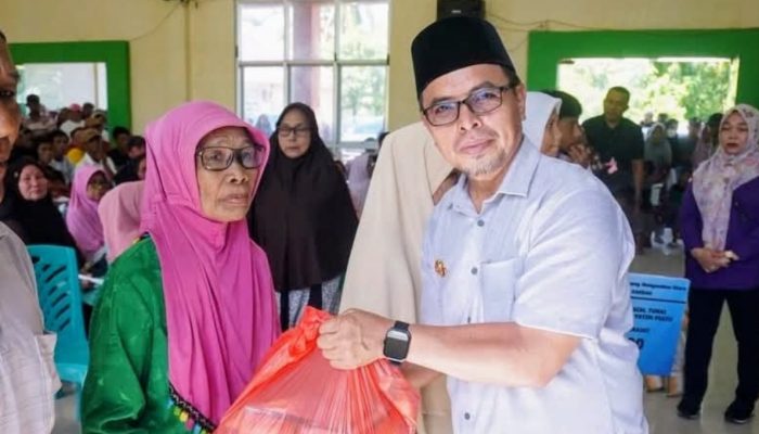 Bupati Sirajudin Banjiri Sangkub dengan Bantuan, Lansia, Disabilitas, Yatim Terima Santunan