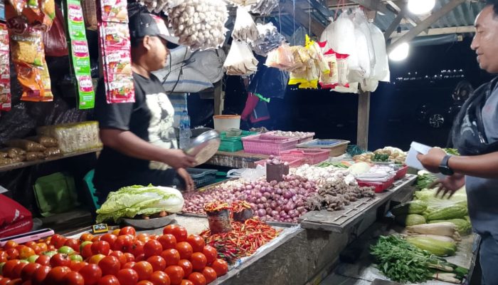 Harga Rempah dan Sayuran di Pasar Towo’e Tahuna Mulai Naik Jelang Natal