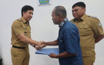 Michael Thungari Serahkan SK 7 Nama Staf Khusus Bupati, Antarani dan Abram Diantaranya