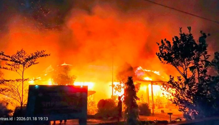 Kebakaran SMP Negeri 7 Bolmut, Api Diduga Berawal dari Atap Bangunan