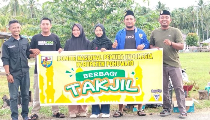 Kolaborasi KNPI Pohuwato–YR Team Salurkan Takjil untuk Warga Lemito
