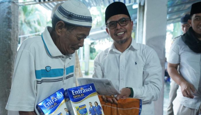 Sirajudin Lasena Serahkan Langsung Bantuan Ramadhan untuk Warga Bintauna
