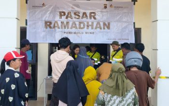 Masyarakat Lingkar Tambang Antusias Mengikuti Pasar Murah Ramadan Tambang Emas Pani