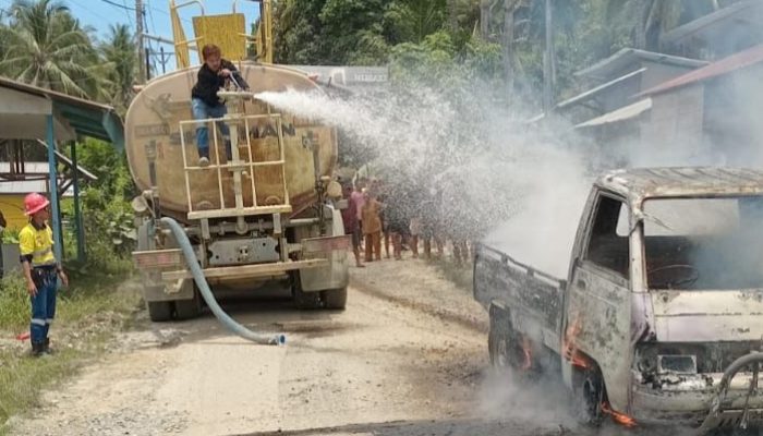 Respons Cepat ERT Pani Gold Mine Tangani Kebakaran Mobil Pick Up di Hulawa