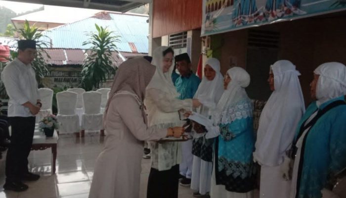 11 Jamaah Haji Sangihe Dilepas, Sentuhan Haru Ketua TP-PKK