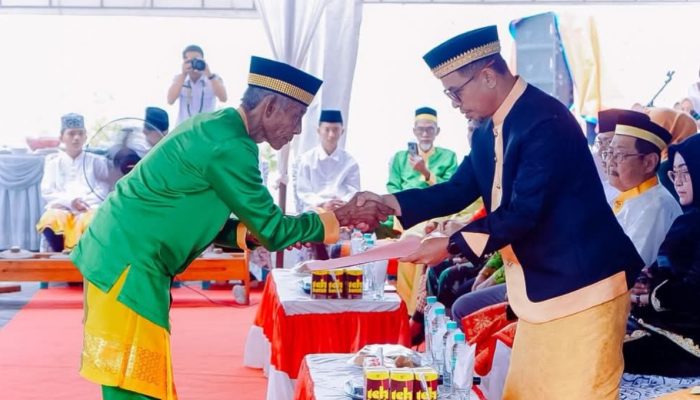 Sambut Hari Raya Idul Adha, Bupati Boltara Terima Adat Mopohabaru