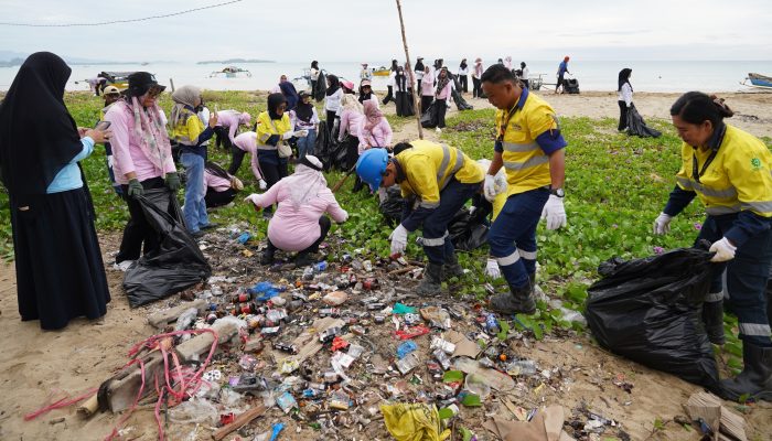 Gandeng DLH Pohuwato, Pani Gold Mine Gelar Aksi Bersih Pantai di Hari Lingkungan Hidup Sedunia