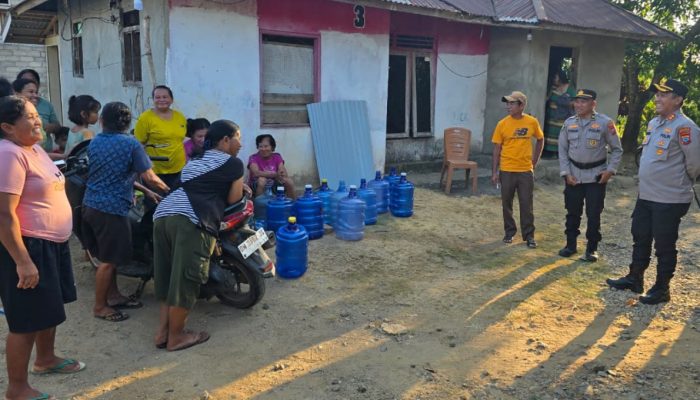 Polres Boltara Turun Tangan, Warga Komus II Dapat 475 Liter Air