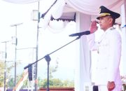 Wabup Aditya Pontoh Pimpin Penurunan Bendera HUT ke-81 RI di Boltara
