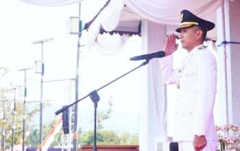 Wabup Aditya Pontoh Pimpin Penurunan Bendera HUT ke-81 RI di Boltara