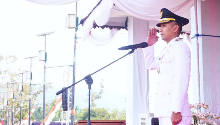 Wabup Aditya Pontoh Pimpin Penurunan Bendera HUT ke-81 RI di Boltara