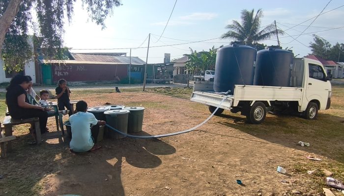 Lima Hari Bergerak, YR TIM Kolaborasi Distribusikan 126.500 Liter Air Bersih
