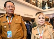 Gusnar Ismail bersama Idah Syaidah Rusli Habibie
