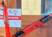 Breaking News: Stiker Pengawasan KPK Muncul di Empat Kantor Dinas Boltara, Ada Apa?