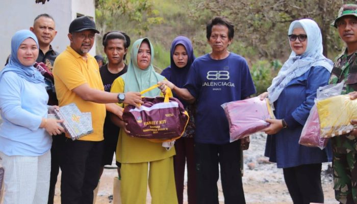 Rumah Hangus Terbakar, Pemkab Bolmut Salurkan Bantuan untuk Keluarga Udin Laiha
