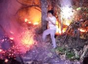 Api Merangkak ke Permukiman, Damkar dan Jemaat Advent Berjibaku Padamkan Kebakaran di Klabat