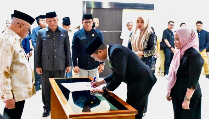 Sofyan Puhi Lantik 17 Pejabat, Target RPJMD 2027 Jadi Sorotan