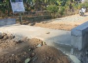 Anggarkan Rp16,1 Juta, Djamaludin Daud Bangun Plat Duiker Desa Vahuta Bolmut