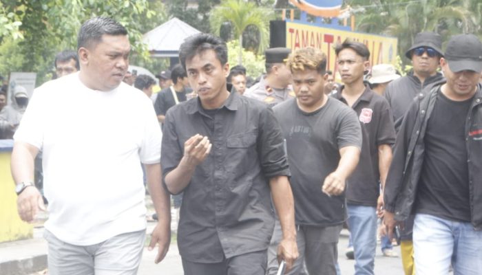 Ratusan Penambang Tradisional Sangihe Geruduk DPRD, Desak Kepastian Legalitas dan Keadilan